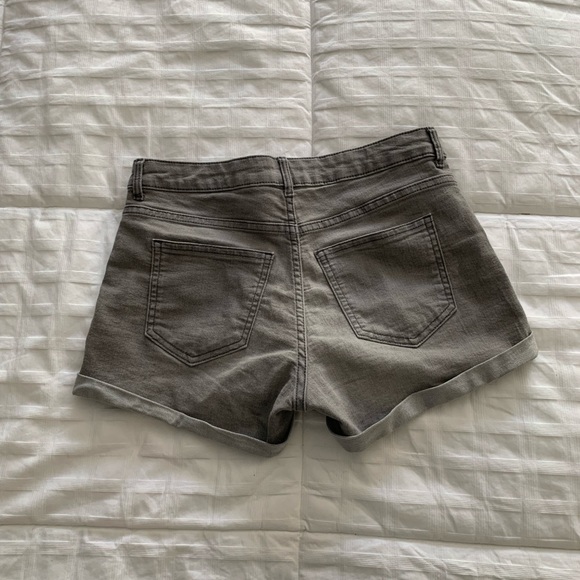 H&M Gray Denim Mini Shorts. Size 6. - Picture 2 of 3